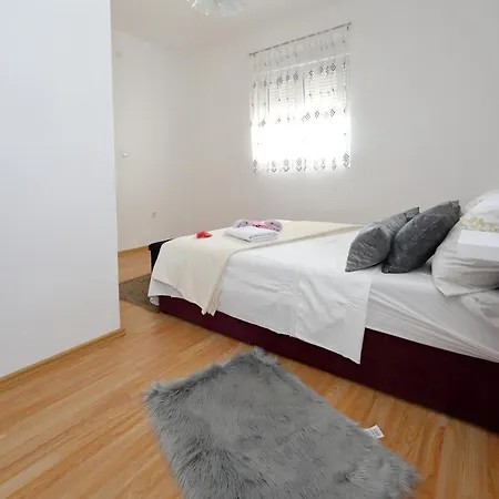 Ivana Apartment *